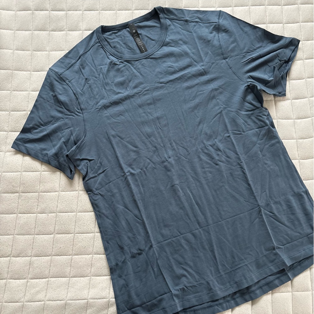 Lululemon Athletica Men's Crew Tee/T-Shirt in Slate Blue